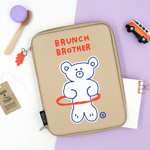 BRUNCH BOTHER_HOLLA BEAR_IPAD 11INCH EVA POUCH _BEIGE