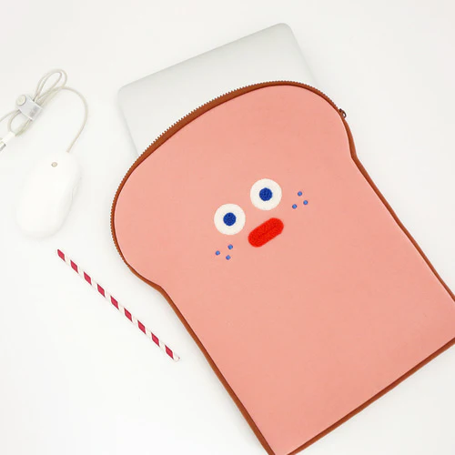 BRUNCH BROTHER SHAPE LAPTOP POUCH _13INCH_STRAWBERRY TOAST