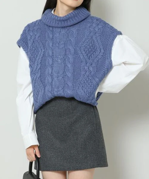 CABLE CROP TURTLENECK KNIT VEST - Image 6