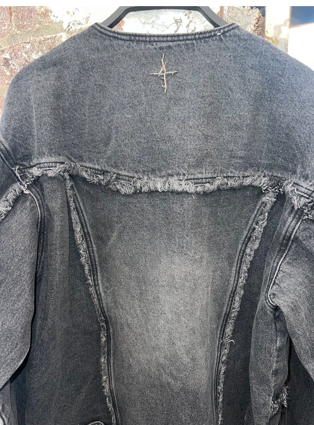 CUT OFF SIDE LINE V-NECK DENIM JACKET - Image 4