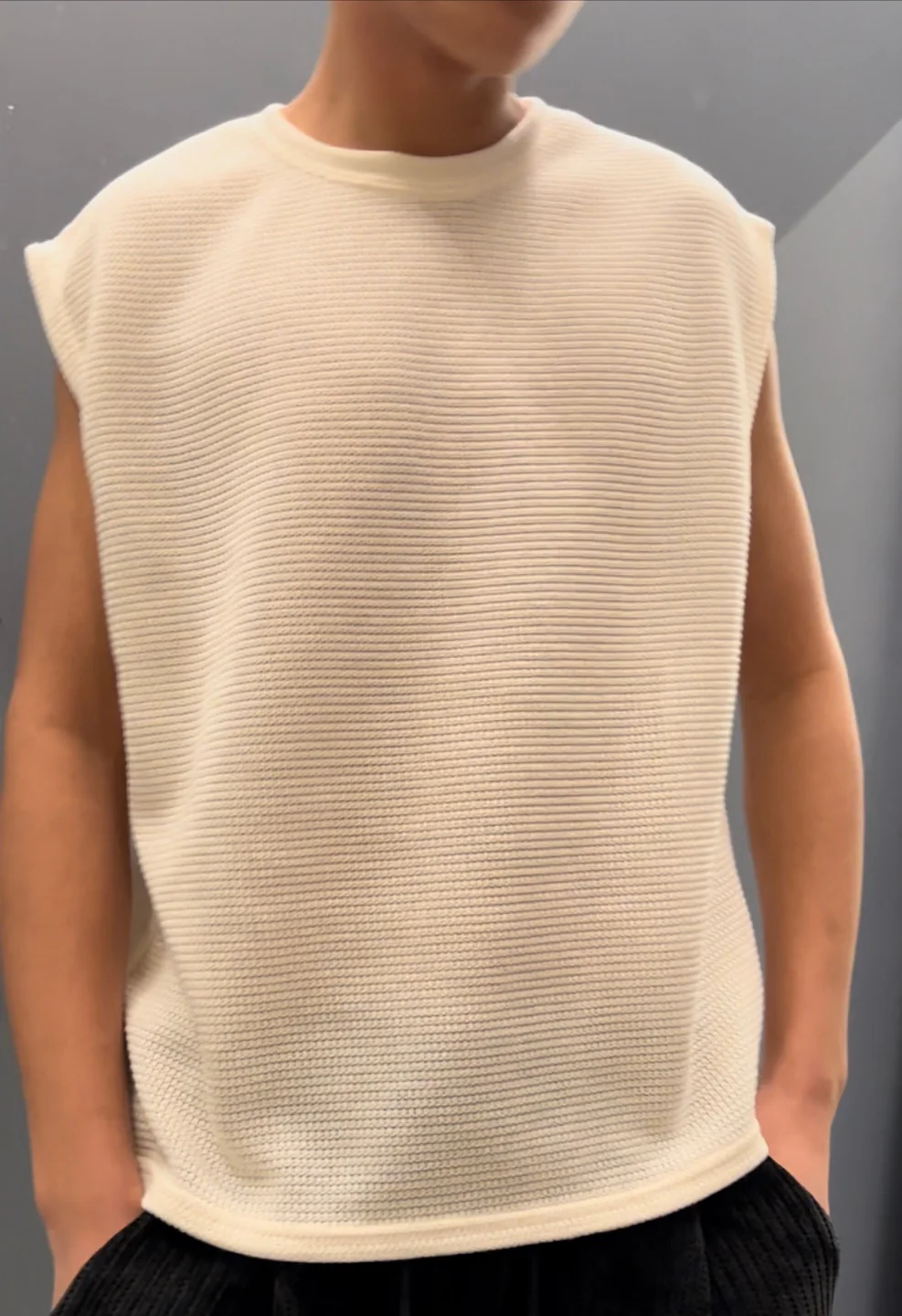 MEN'S HIVE KNIT VEST