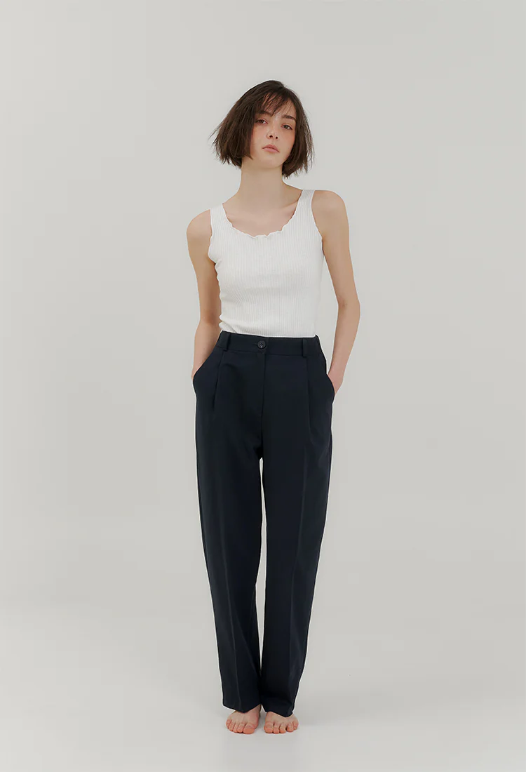 ONE-TUCK HALF BANDING PANTS